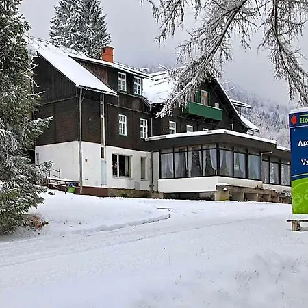 Pod Voglom Hostel *