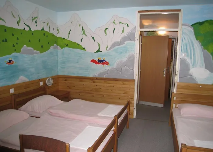 Pod Voglom Hostel *
